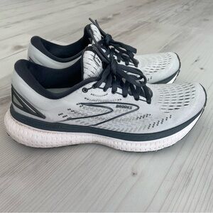 Brooks Glycerin 19 Gray/White Running Shoes, Size 8